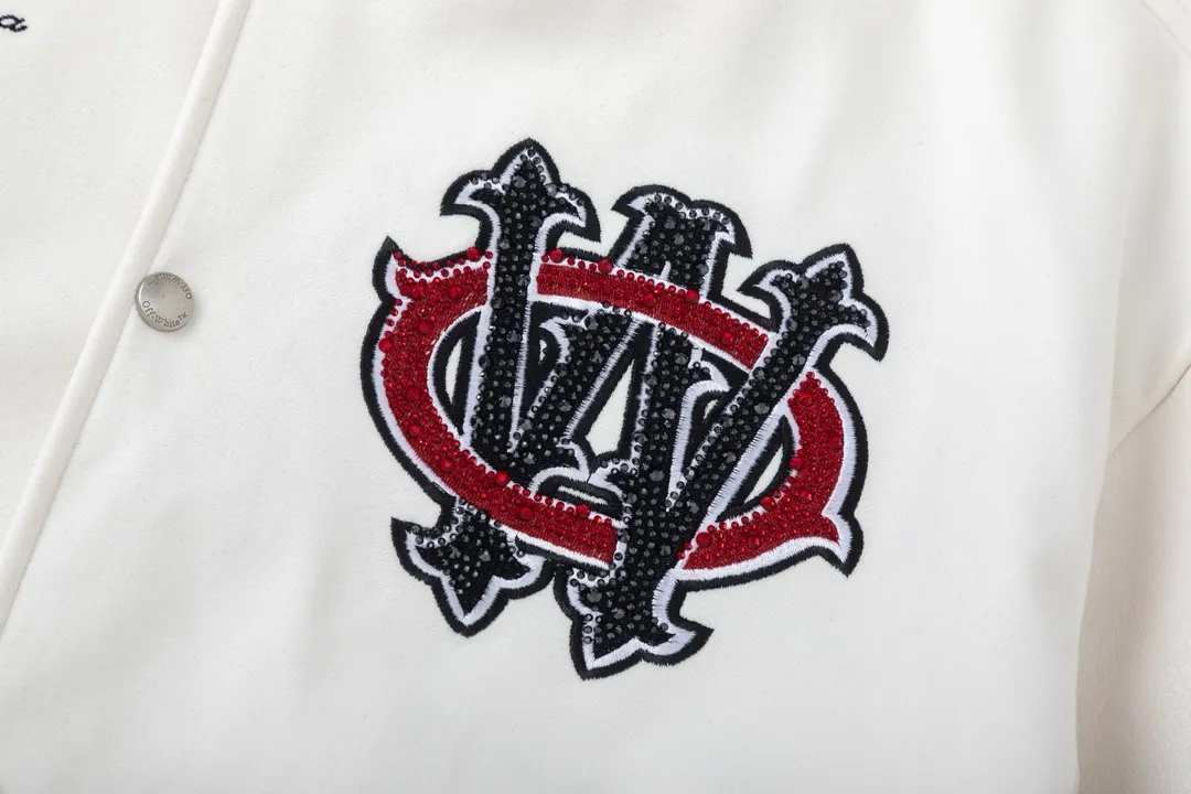 S66#P670, offwhite heavy-duty embroidery patchwork leather high-temperature hot-scaling crystal diamond baseball jersey. The body is made of woolen fabric. Couple style jacket. White size: S M L XL